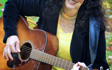 Lunchtime Live featuring Suzanne Schwartz thumbnail