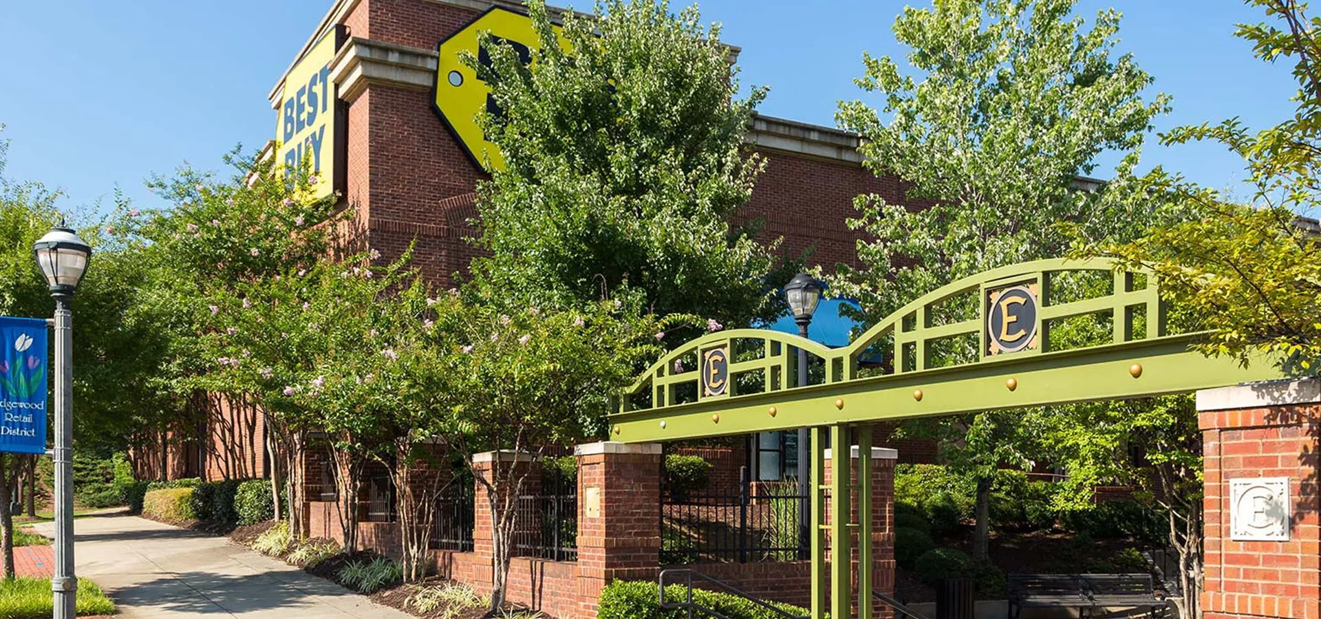 Premier Shopping In The Heart Of Atlana Edgewood Retail District is truly Atlanta’s premier shopping destination for one-stop shopping, dining and services - explore all there is to offer! 