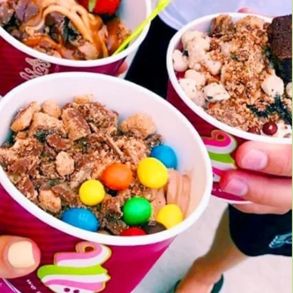 Menchie's Frozen Yogurt Logo