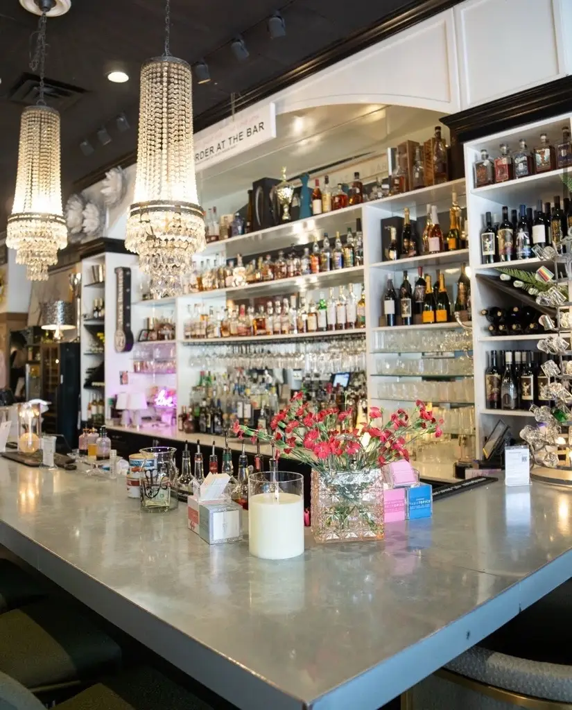Jules Design Bar: Singer Songwriter Series