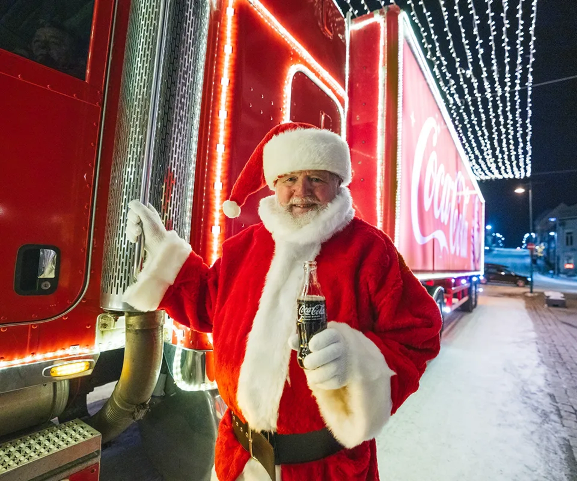 Coca Cola juletrailer Ta med deg familie og venner for å oppleve Coca Cola sin jultrailer på Askøy tirsdag 9. desember fra 13-18!
