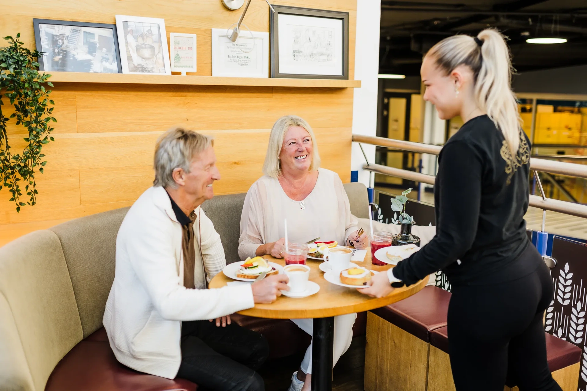 Sulten? Ta en pause på et av våre spisesteder.
