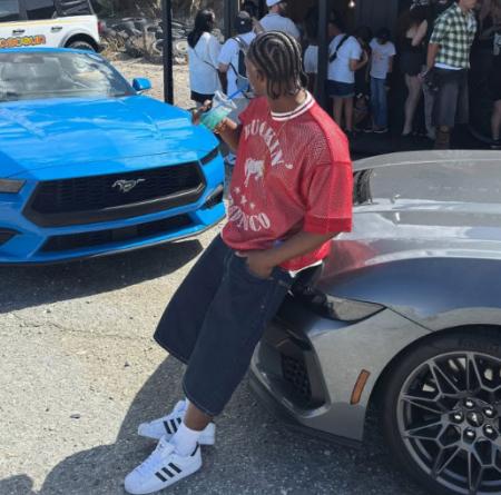 Pull Up in Baggy Denim