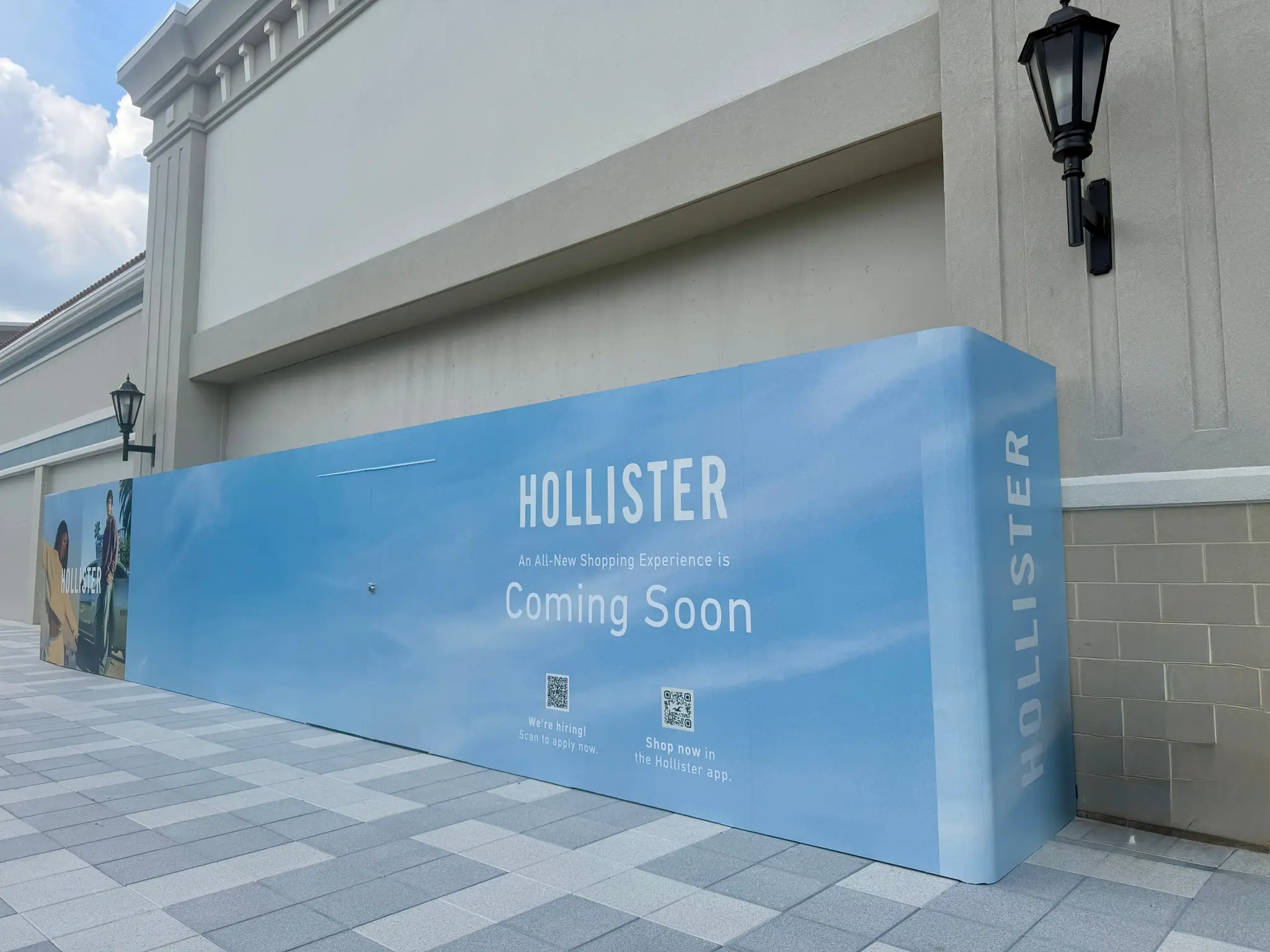 Hollister barricade in Butler Town Center