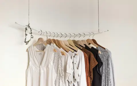 Building a Capsule Wardrobe for Effortless Everyday Style thumbnail