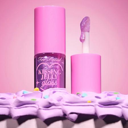 PARTY FAVOR POUT PERKS